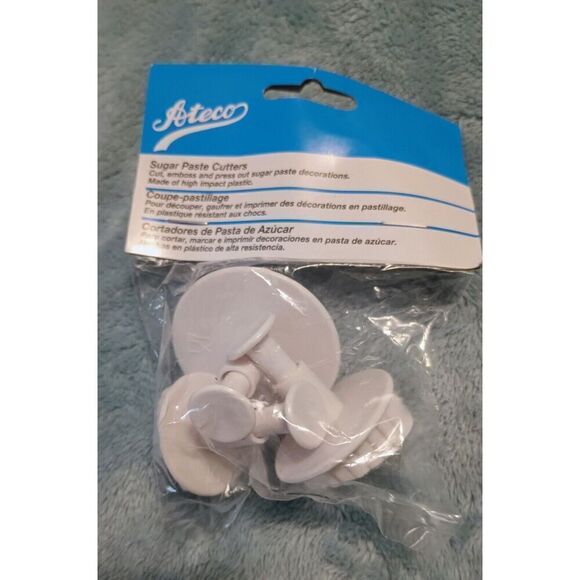 Set Of 3 Sugar Paste Narrow Leaf Cutters White. NIP - Picture 2 of 3